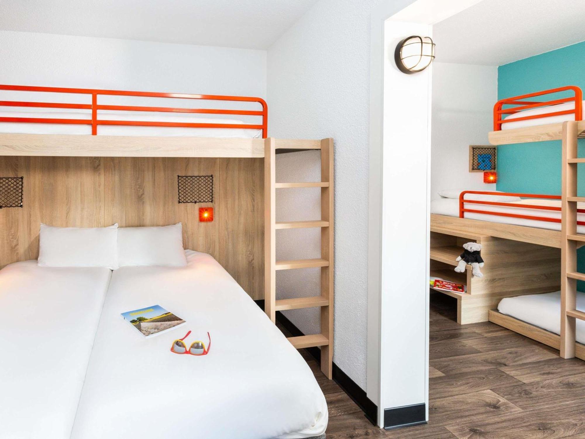 Hotelf1 Mazarin Les Champarts Hotel Chille